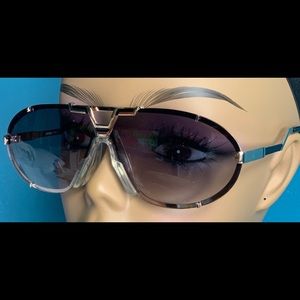 “Jayden” (Black/Gold)